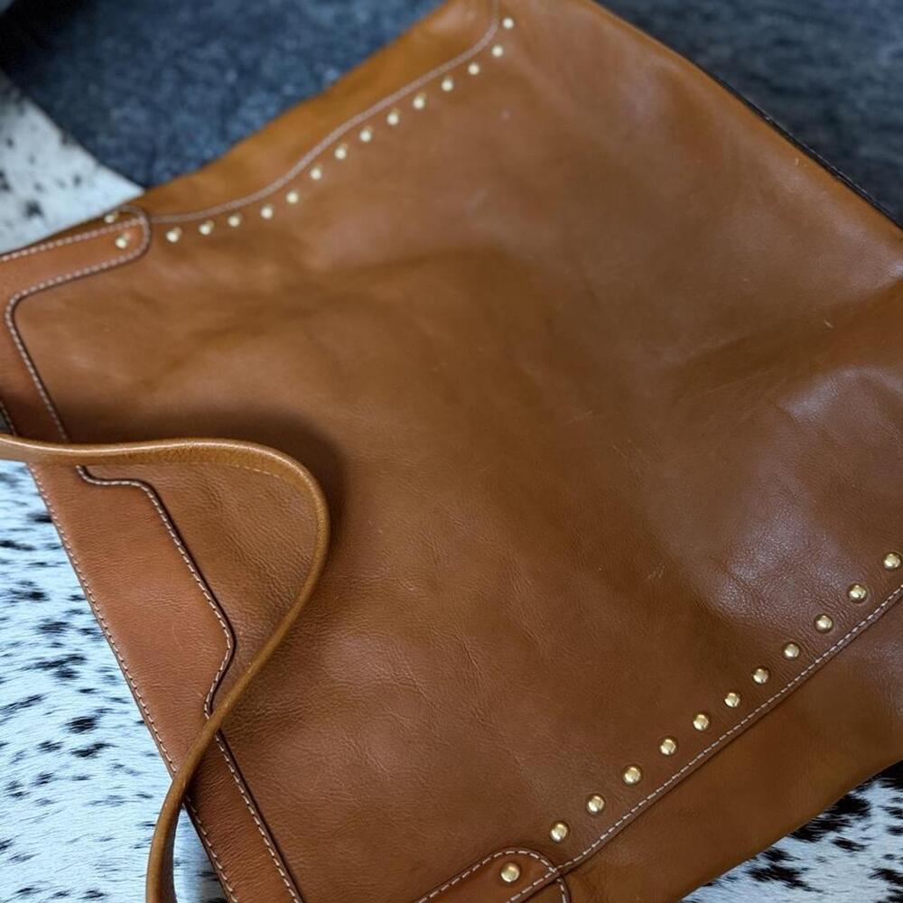 Classic HUGE Michael Kors Astor hobo bag in soft tan leather with signature gold - Picture 7 of 8
